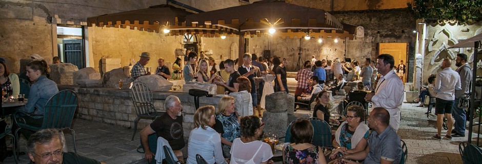 lapidarium cafe bar